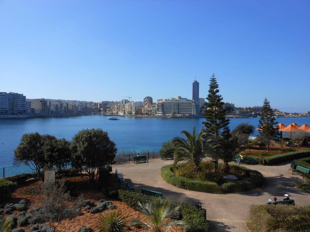 Apartment With Stunning Seaviews Sliema Ngoại thất bức ảnh